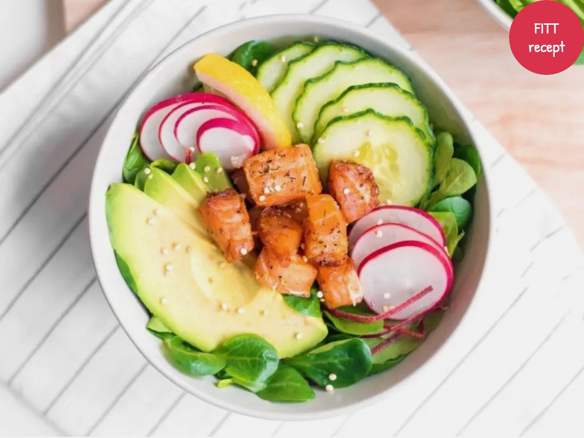 Bővebben a cikkről Lazacsaláta uborkával és avokádóval